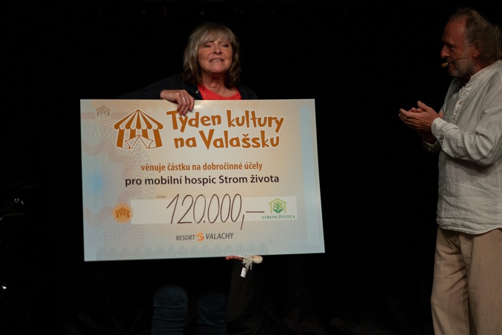 Týden kultury pomohl 180 000 korunami Mobilnímu hospicu Strom života